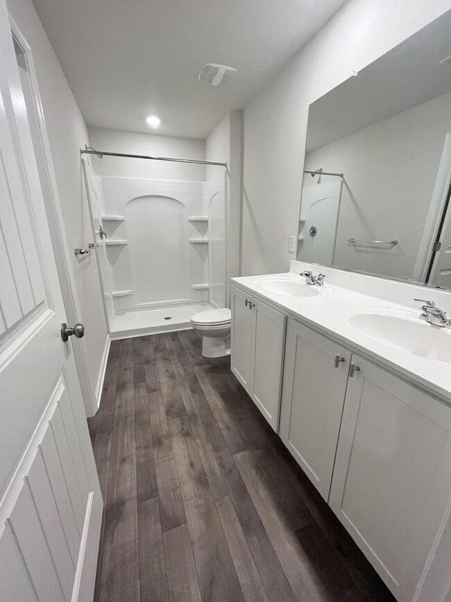 Building Photo - Camden Townhouse