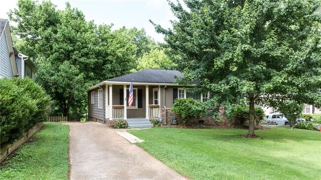Building Photo - 1640 Belle Isle Cir NE