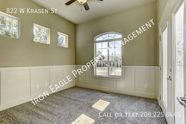 Building Photo - 822 W Krasen St