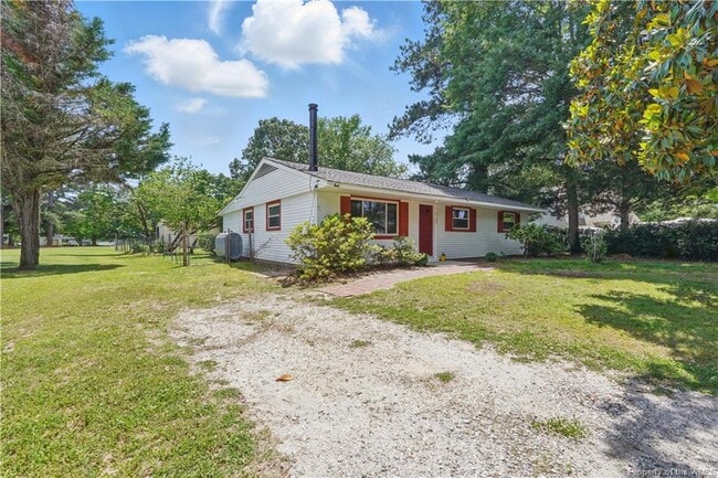 Building Photo - 3127 N Riverside Dr