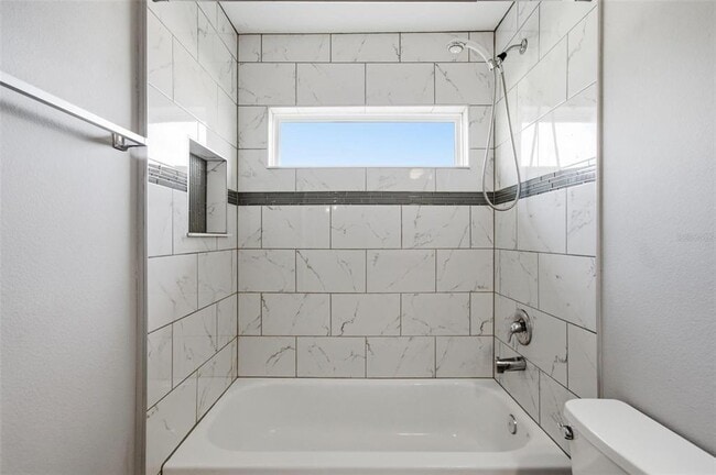 Building Photo - 2 Lynton Pl