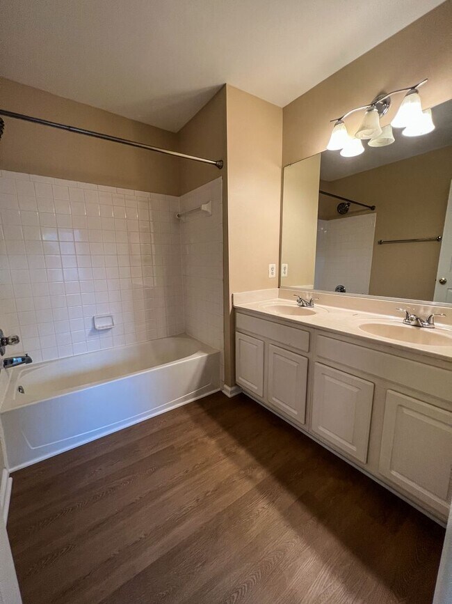 Building Photo - 8646 Willow Leaf Ln
