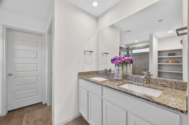 Building Photo - 9721 Chelsea St