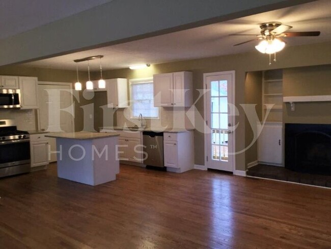 Building Photo - 2080 Bishop Dr