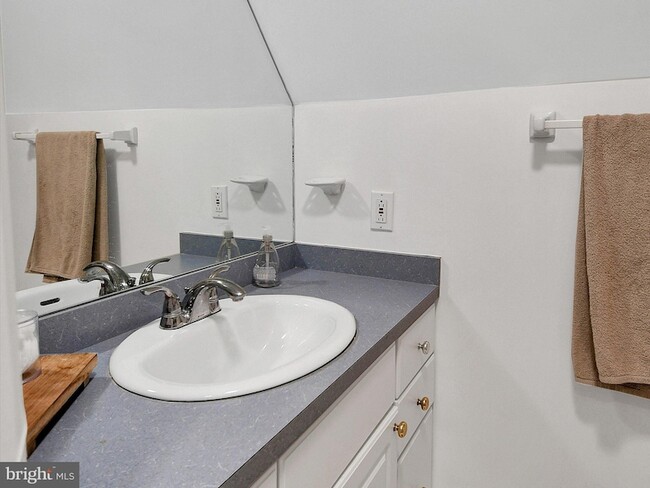 Building Photo - 3 Bells Mill Rd