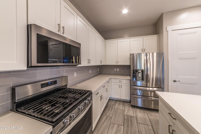 Building Photo - 21035 W Elm Way Ct