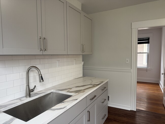 Building Photo - 44 Churchill St