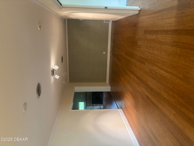 Building Photo - 19 Capri Cir