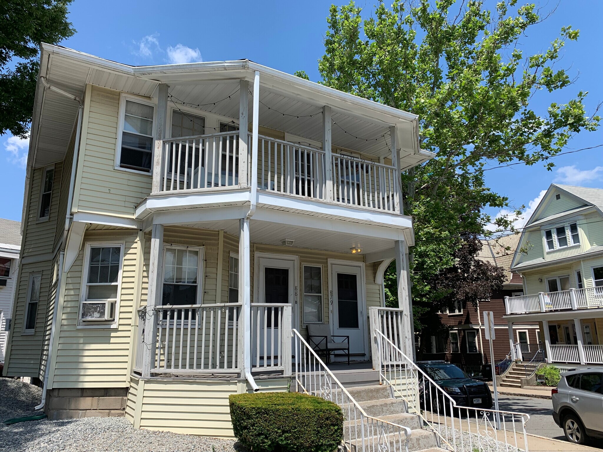 FRONT - 879 Broadway
