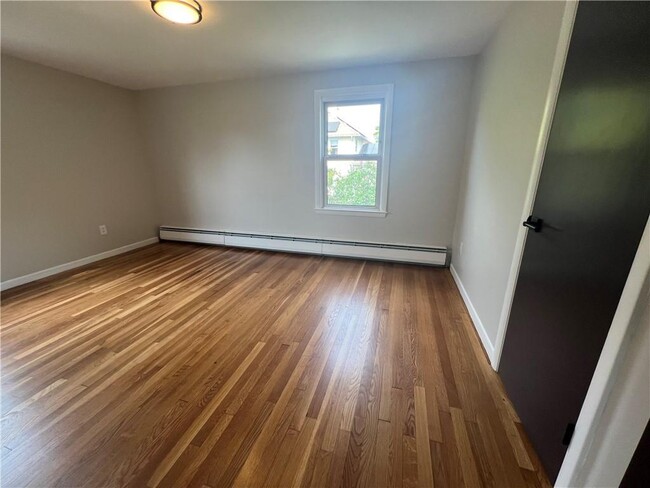 Building Photo - 143 Greenmeadow Cir