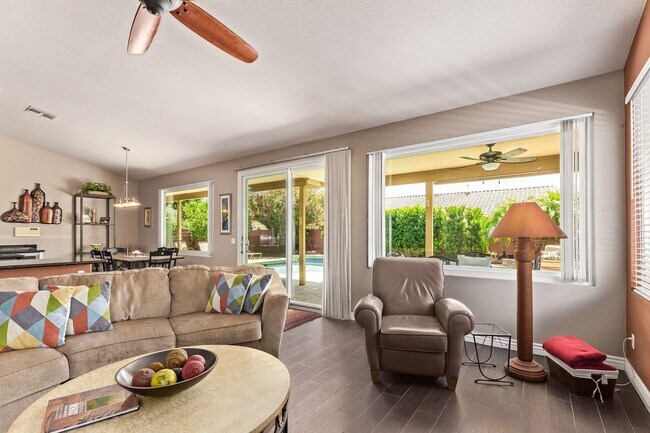 Building Photo - Gorgeous Winter Retreat - Fully Furnished