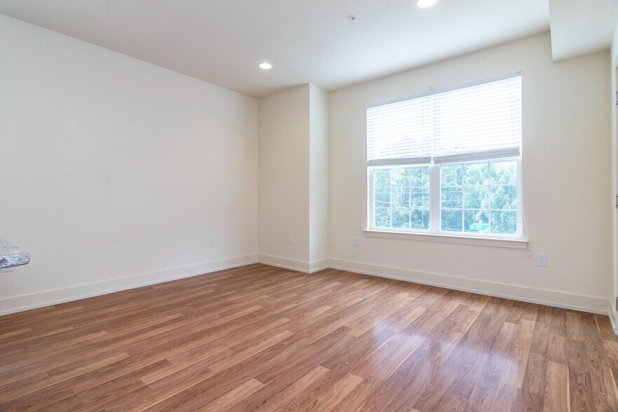 Building Photo - 695 W Berks St