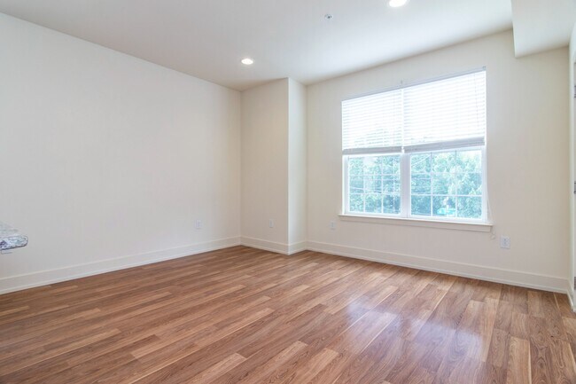 Building Photo - 1908 N Marshall St