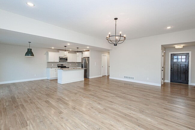 Building Photo - 4919 Kenora Dr