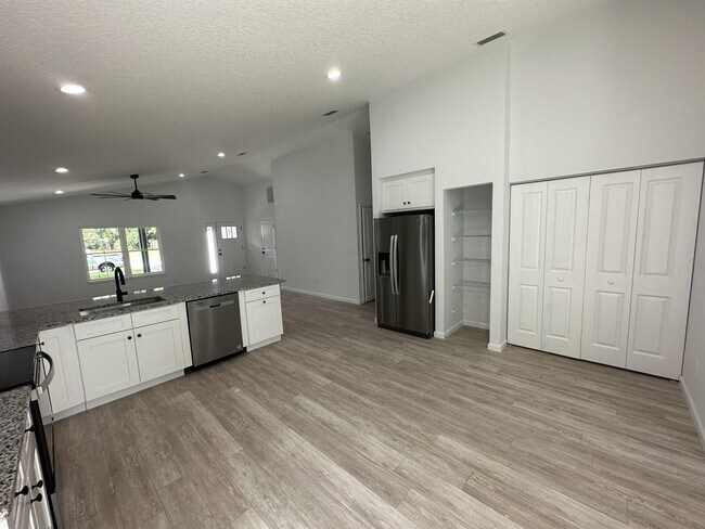 Building Photo - 231 Monterey Ave