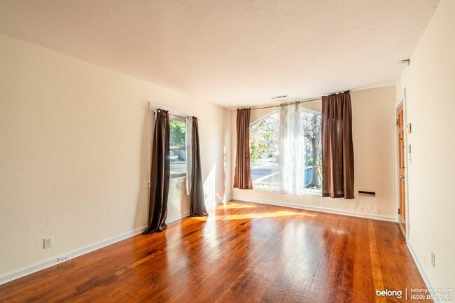 Building Photo - 2400 Bonar St