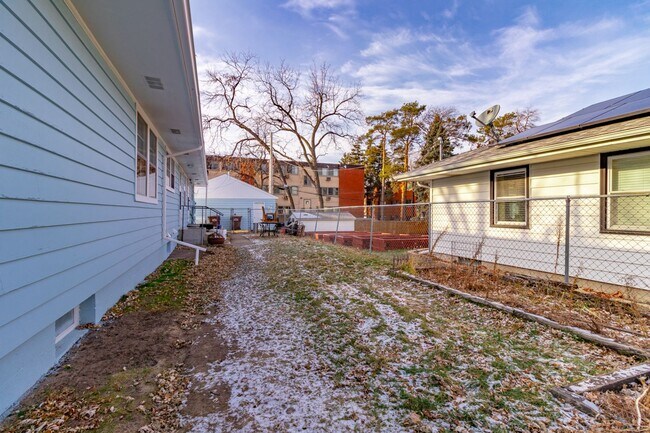 Building Photo - Most utilities INCLUDED!! 3 Bedroom 2 Bath Duplex Richfield Available May 1 2026