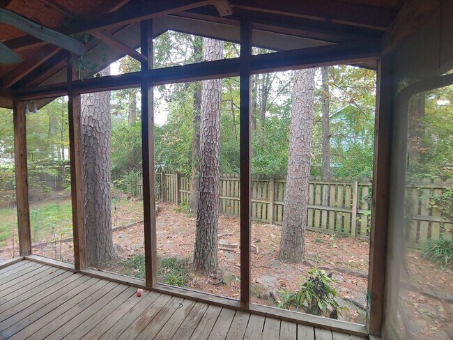 Building Photo - 8 Hickory Ln