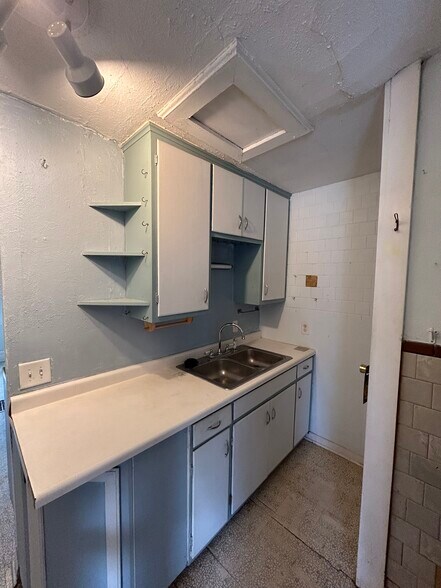 Building Photo - 110 S Blair St