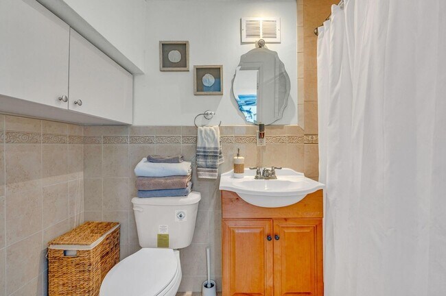 Building Photo - 136 Sable Palm Ln