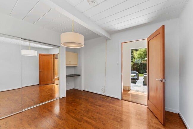 Building Photo - 705 Evergreen St