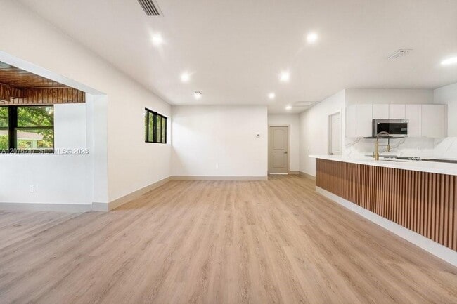 Building Photo - 450 NW 140th St