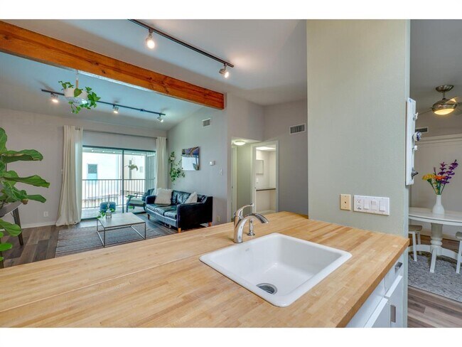 Building Photo - 2308 Enfield Rd