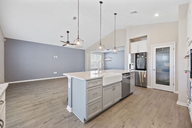 Building Photo - Modern 3 Bedroom 2 Bathroom Myrtle Beach Home