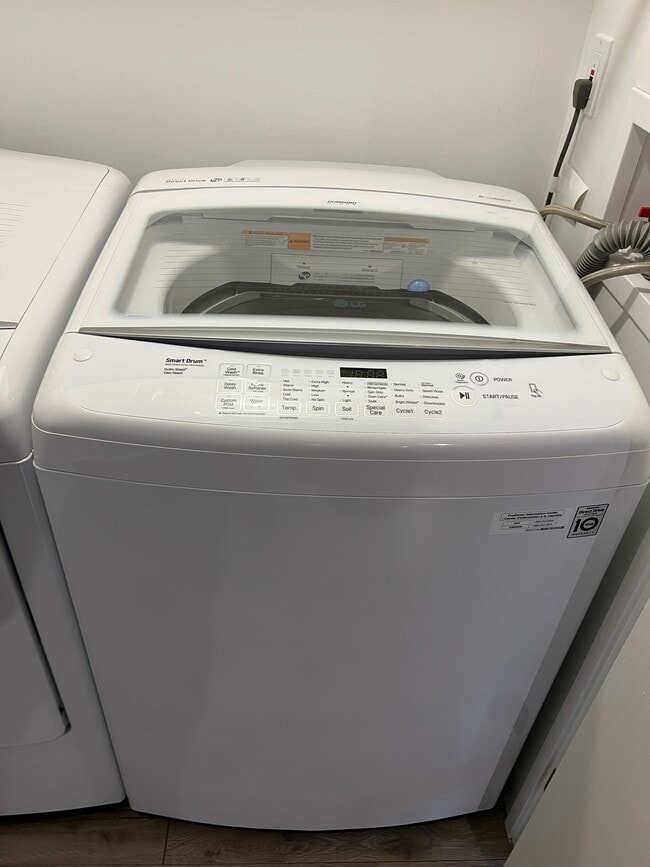 Building Photo - 20301 Shelburne Rd