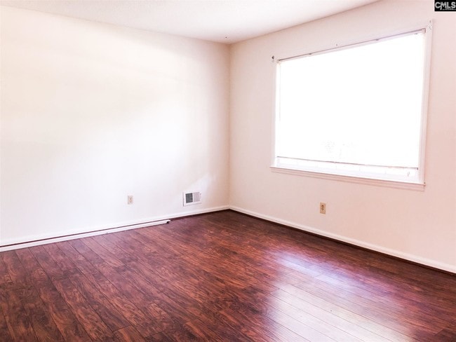 Building Photo - 225 Stirlington Rd