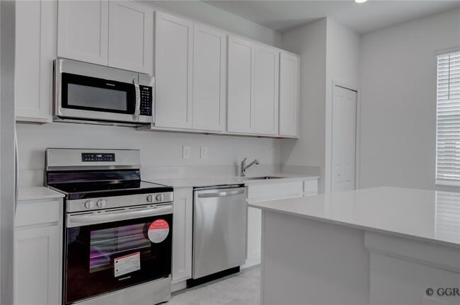 Building Photo - 3290 Laurent Lp