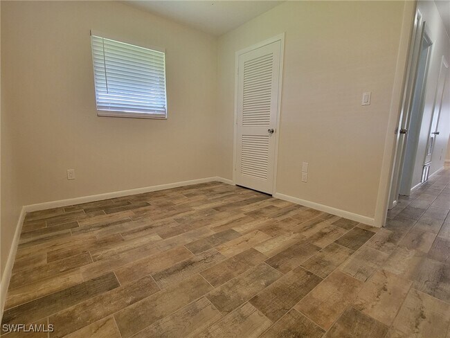 Building Photo - 209 Rockcliff Ave