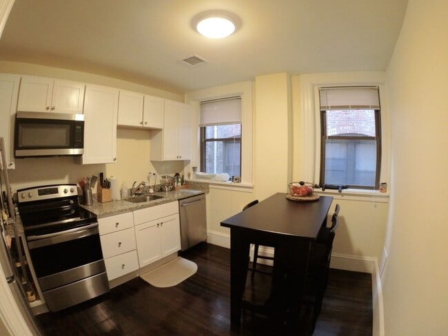 Building Photo - 1451 Beacon St