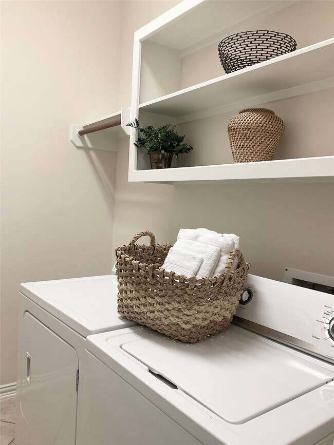 Building Photo - 6 Dragon Hill Pl