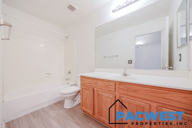 Building Photo - Desirable Coldwater Springs Neighborhood!