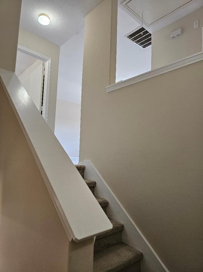 Building Photo - 6727 Stonecross Creek Ln