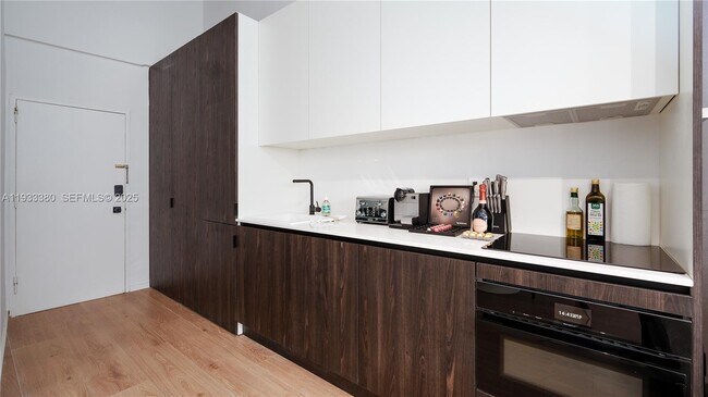 Building Photo - 5255 Collins Ave