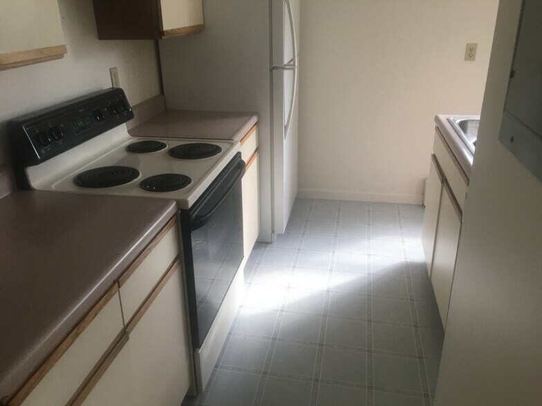 Building Photo - 213 Hildred Dr