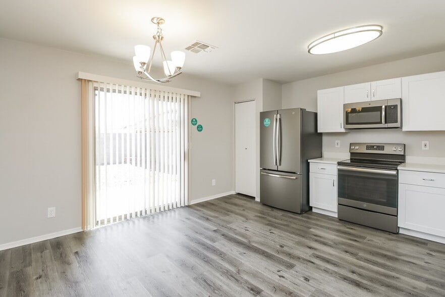 Building Photo - 11517 W Charter Oak Rd