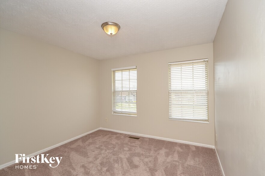 Building Photo - 5456 Shady Meadows Dr