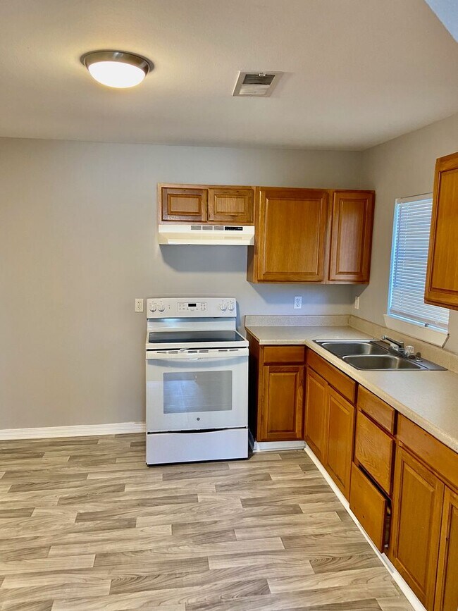Building Photo - Gulfport 3 Bedroom