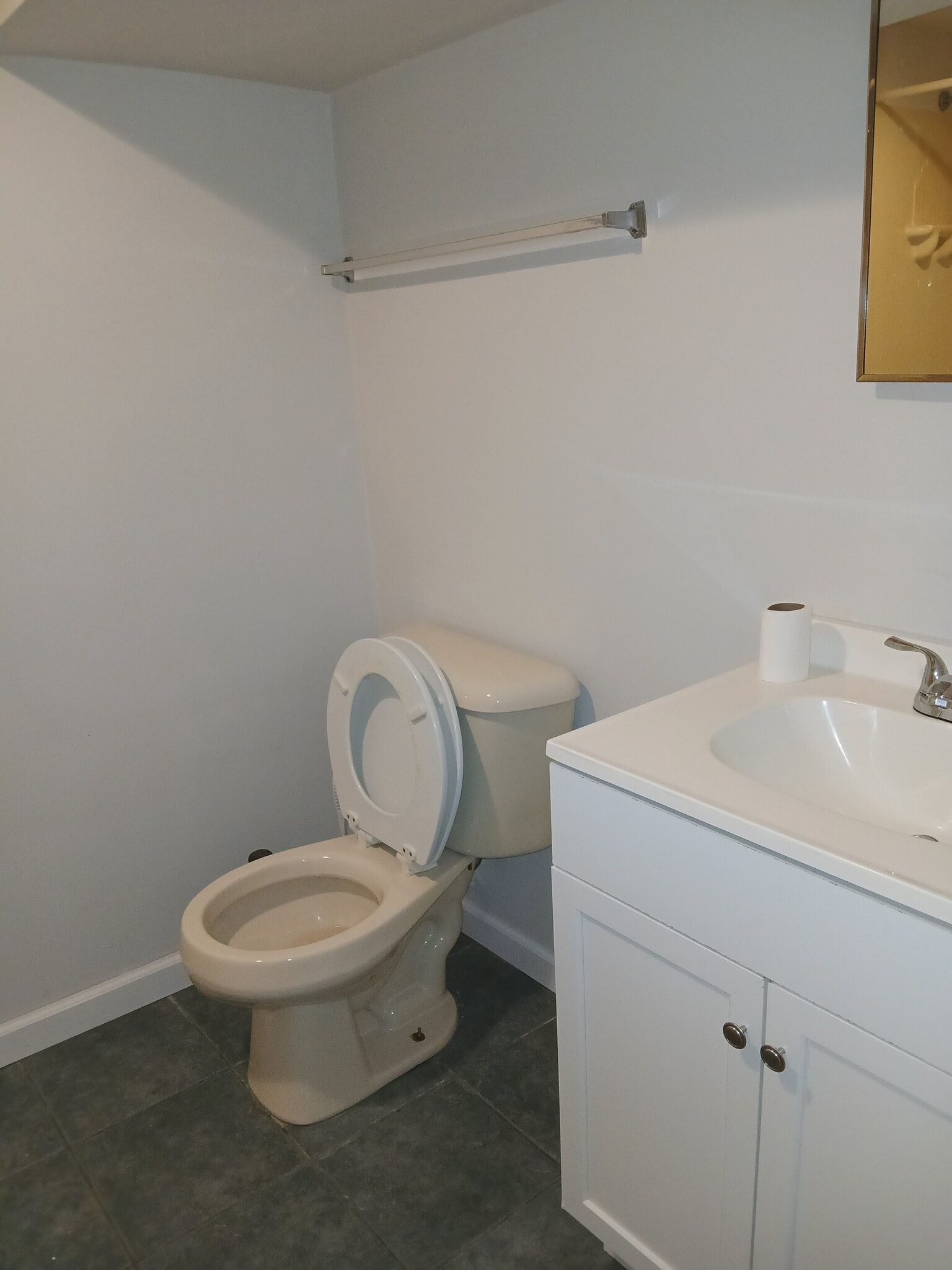 Basement bathroom - 7075 Melrose Ave