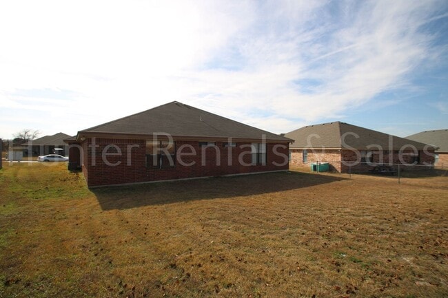 Building Photo - Quiet Area with No Backyard Neighbors