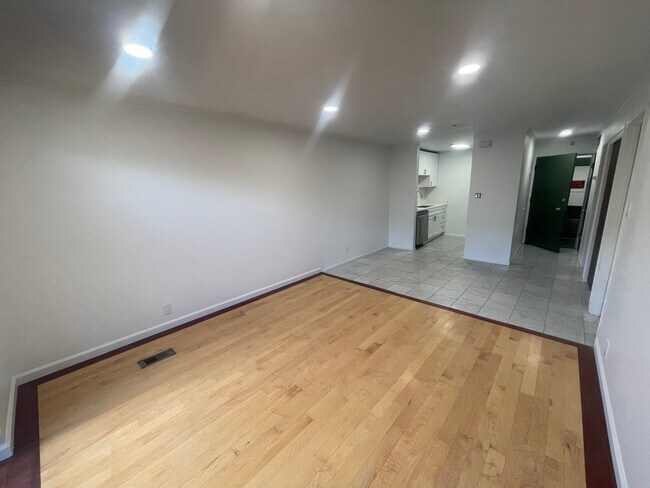 Building Photo - 425 S 900 E