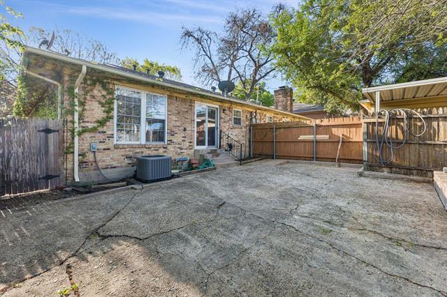 Building Photo - 7023 Kingsbury Dr