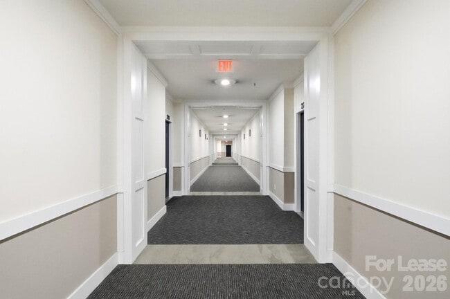Building Photo - 1000 E Woodlawn Rd