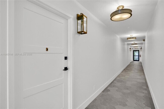 Building Photo - 5980 SW 40th Ave