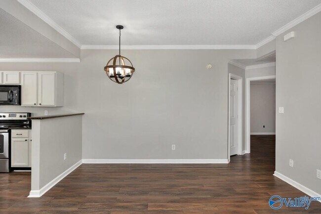 Building Photo - 103 N W Sugar Bluff Ln