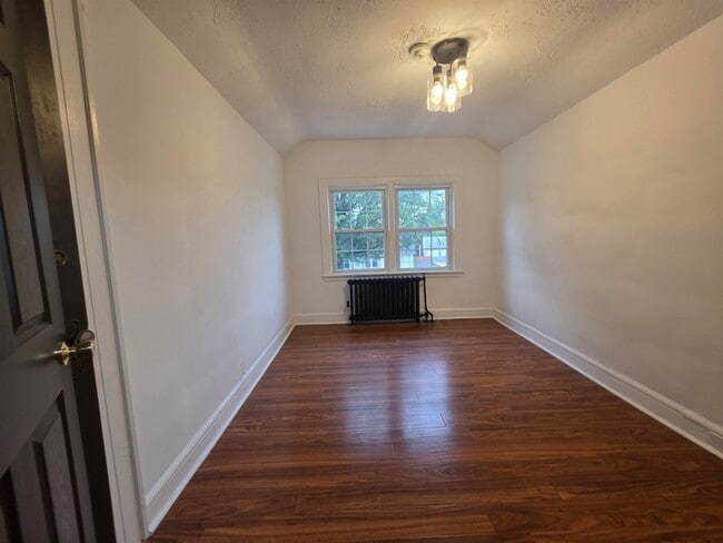 Building Photo - 86 Keer Ave