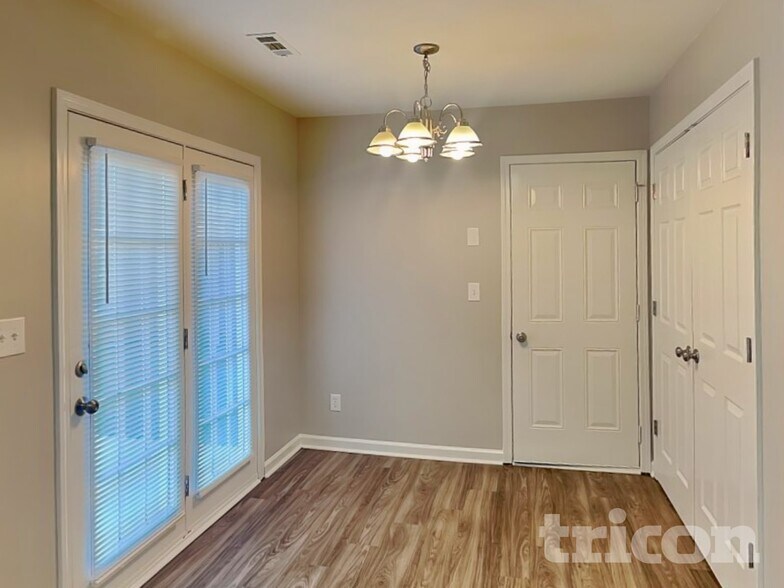 Building Photo - 5717 Henderson Oaks Dr